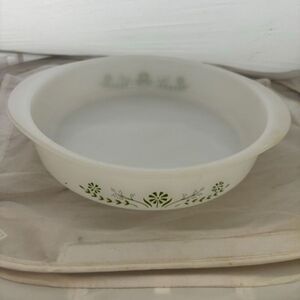 Glasbake Green Daisy J2423 9” Milk Glass Pie Plate 1970’s